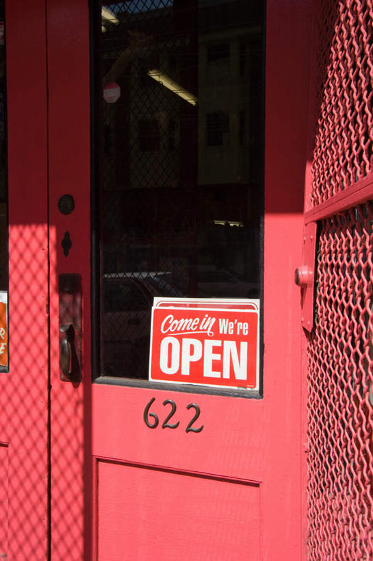 无人,竖图,室外,特写,白天,正面,度假,美景,门,城市风光,城市,指示牌,华盛顿,美国,一排,阴影,整齐,反射,英文,标志,文字,影子,字符,字母,景观,娱乐,标识,排列,红色,把手,门把手,门框,享受,休闲,景色,放松,英文字母,门把,北美,北美洲,队列,美洲,华盛顿州,西雅图,常绿之州,常青州,北亚美利加洲,亚美利加洲,绿宝石城,翡翠之城,雨城,常绿之城,阿拉斯加门户,女王之城,喷气机之城,常青城,拉手,彩图