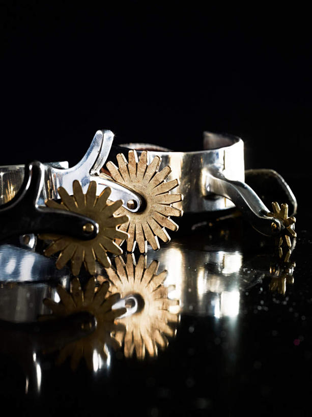 无人,竖图,室内,特写,白天,正面,零件,齿轮,静物,金属制品,连接,阴影,黑色背景,组合,反射,金属,影子,机械,摄影,影棚,链接,五金,紧固,拼接,拼凑,马蹄,拼合,凑集,聚合,撮合,链结,牢固,彩图,影棚拍摄,拍摄