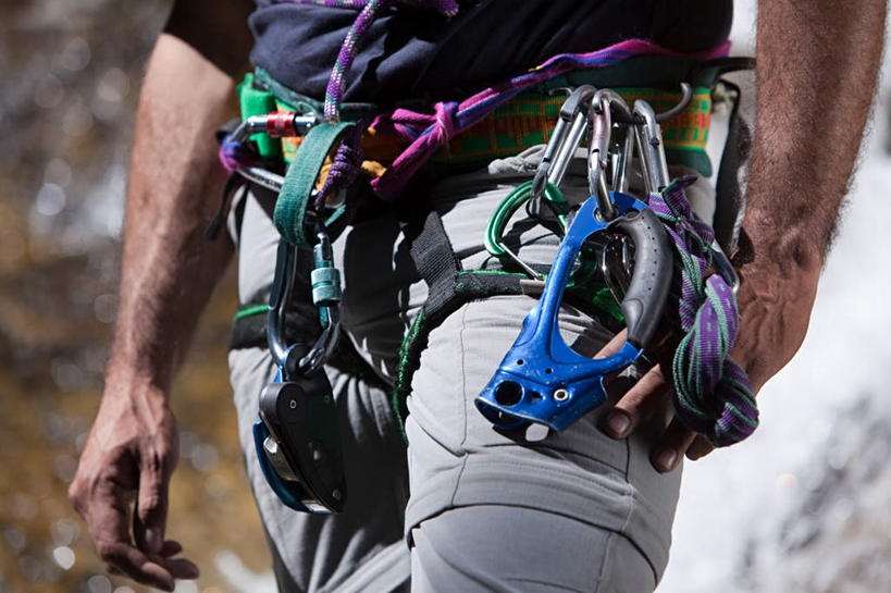 西方人,一个人,走,横图,室外,特写,白天,正面,旅游,度假,安全,石头,美景,植物,阿根廷,欧洲,欧洲人,仅一个男性,仅一个人,仅一个中年男性,服装,枯萎,朦胧,模糊,石子,景观,枯草,带子,防护,休闲装,娱乐,草,衣服,黄色,自然,安全带,绳子,享受,休闲,休闲服,景色,南美,放松,服饰,保护,绳索,南美洲,拉丁美洲,自然风光,美洲,保险,沉积岩,安全绳,亚美利加洲,保全,周全,安稳,安定,南亚美利加洲,阿根廷共和国,门多萨,水成岩,门多萨省,平安,男人,男性,中年男性,白种人,石块,岩石,步行,散步,走路,半身,彩图