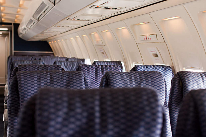 无人,横图,室内,白天,正面,飞机,照明,许多,阴影,朦胧,模糊,光线,影子,灯光,交通,航空,顶灯,座位,灯,排列,蓝色,阳光,灯具,交通工具,运输,照亮,客机,照明设备,载具,摆列,坐位,彩图,布列,分列