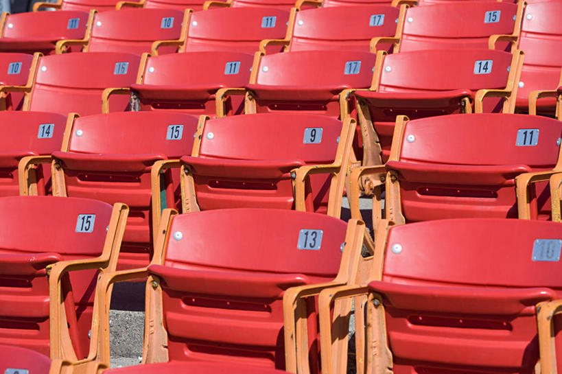 无人,体育馆,运动场,横图,室外,白天,正面,度假,美景,城市风光,城市,椅子,纽约,美国,一排,许多,整齐,并列,并排,标志,数字,文字,字符,塑料,景观,看台,很多,娱乐,标识,体育场,排列,红色,塑料制品,享受,休闲,景色,放松,阿拉伯数字,北美,北美洲,队列,美洲,平行,纽约州,帝国之州,帝国州,北亚美利加洲,亚美利加洲,运动馆,跑马,赛马,彩图