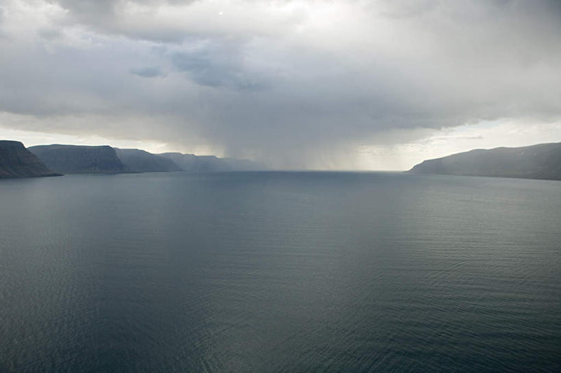 无人,横图,室外,白天,正面,旅游,度假,海浪,海洋,美景,山,山脉,欧洲,冰岛,阴影,波纹,光线,影子,景观,浪花,山峰,云,云朵,涟漪,山峦,云彩,娱乐,蓝色,白云,蓝天,水纹,天空,阳光,自然,海水,波浪,群山,天,享受,休闲,景色,放松,晴朗,自然风光,北欧,海景,冰岛共和国,水晕,斯奈山半岛,大海,风浪,海,海水的波动,近岸浪,涌浪,晴空,彩图