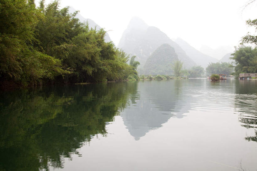 无人,横图,室外,白天,正面,旅游,度假,河流,美景,山,山脉,树林,水,植物,雾,桂林,中国,亚洲,朦胧,模糊,河水,景观,山峰,水流,山峦,娱乐,树,树木,绿色,自然,群山,享受,休闲,景色,放松,生长,成长,广西,迷雾,镜面,自然风光,东亚,阳朔,广西壮族自治区,中华人民共和国,桂林市,桂,华南地区,阳朔县,大雾,彩图
