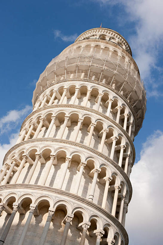 无人,教堂,竖图,室外,白天,仰视,旅游,度假,名胜古迹,标志建筑,地标,建筑,意大利,欧洲,节日,遗迹,云,云朵,云彩,古迹,文化,文物,娱乐,建设,古建筑,蓝色,白云,蓝天,天空,天,祈祷,享受,休闲,健康,旅游胜地,放松,许愿,宗教,信仰,晴朗,纪念,祈求,比萨城,比萨斜塔,托斯卡纳,南欧,信念,古文明,意大利共和国,奇迹广场,比萨大教堂,托斯卡纳大区,平安,晴空,彩图,低角度拍摄,大教堂,礼拜堂