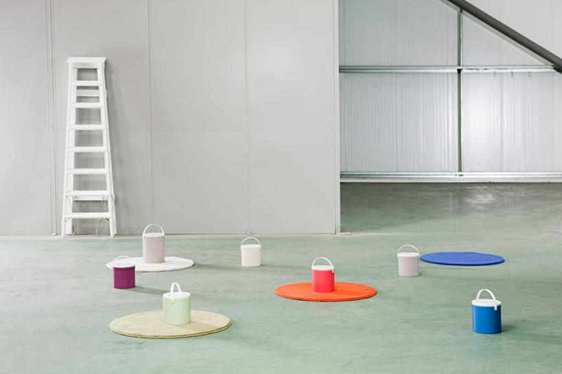 无人,攀登,横图,室内,白天,正面,装修,椅子,许多,阴影,装饰,反射,材料,梯子,铁桶,桶,影子,阶梯,木椅,墙,很多,仓库,装潢,墙壁,墙面,排列,容器,爬,上升,储藏,油漆,保护,涂料,储存,人字梯,登高,摆列,攀爬,彩图,布列,分列,贮存