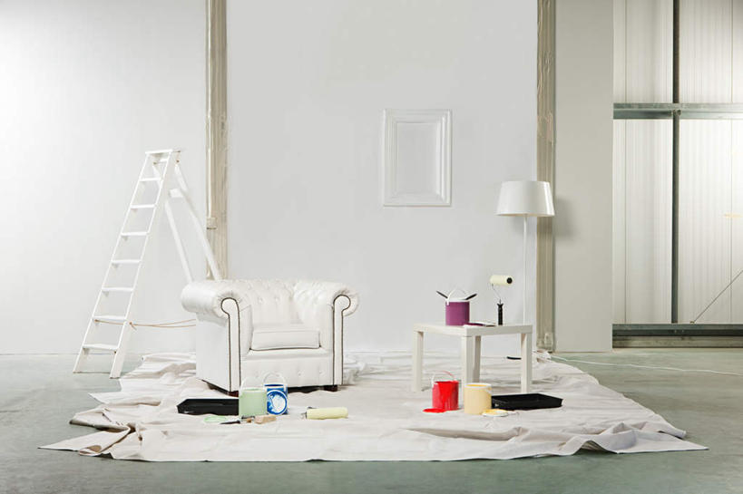 无人,客厅,攀登,横图,彩色,室内,白天,正面,沙发,装修,桌子,相框,纺织品,照明,吊挂,悬挂,装饰,木制,布,材料,梯子,阶梯,墙,灯光,织物,挂,茶几,装潢,墙壁,墙面,灯,粉刷,木制品,刷子,灯具,落地灯,爬,上升,油漆,滚筒刷,五颜六色,保护,布匹,涂料,照亮,色彩斑斓,起居室,照明设备,五彩缤纷,布艺沙发,人字梯,滚刷,登高,五彩斑斓,客堂,五光十色,卡其布,攀爬,彩图,滚筒