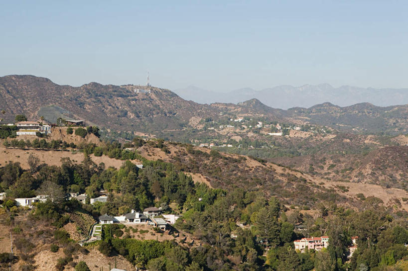 无人,家,横图,俯视,航拍,室外,白天,旅游,度假,美景,山,山脉,植物,城市,美国,房屋,屋子,景观,山峰,公寓,山峦,娱乐,洋房,楼房,住宅,树,树木,蓝色,绿色,蓝天,天空,自然,群山,天,享受,休闲,景色,放松,生长,晴朗,成长,北美,北美洲,鸟瞰,加利福尼亚,自然风光,美洲,加州,好莱坞,洛杉矶,加利福尼亚州,万里无云,金州,黄金州,北亚美利加洲,亚美利加洲,荷里活,天使之城,晴空,晴空万里,彩图,高角度拍摄,房子