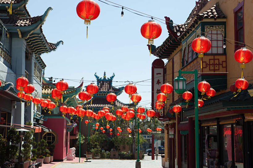 无人,家,横图,室外,白天,正面,度假,美景,城市风光,城市,照明,美国,灯笼,纸灯笼,房屋,屋子,景观,唐人街,娱乐,楼房,住宅,蓝色,蓝天,天空,灯具,天,享受,休闲,景色,放松,晴朗,照亮,北美,北美洲,照明设备,加利福尼亚,美洲,加州,中国城,洛杉矶,加利福尼亚州,万里无云,金州,黄金州,北亚美利加洲,亚美利加洲,天使之城,晴空,晴空万里,彩图,房子