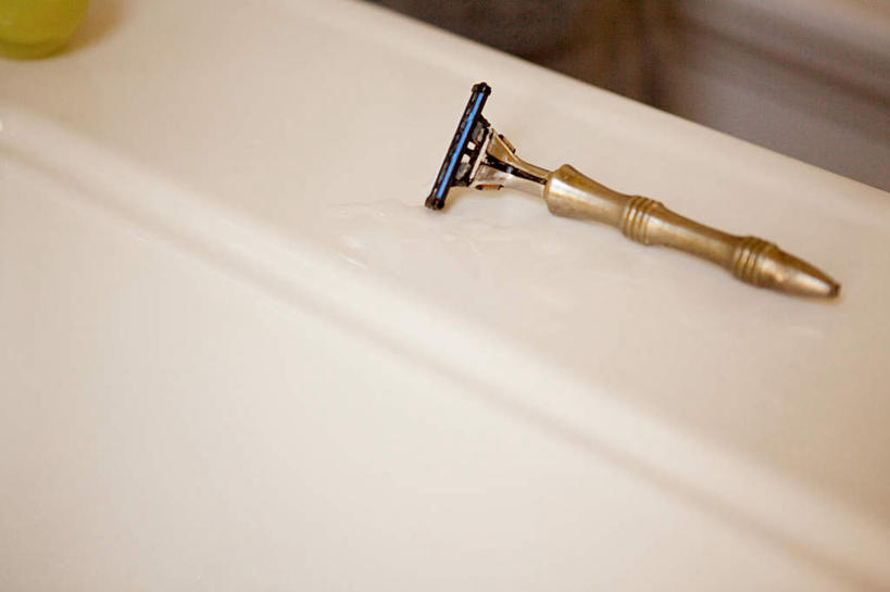 无人,横图,俯视,室内,特写,白天,桌面,桌子,静物,一把,剃须刀,大理石,白色,清洁,护理,刮胡刀,剃须,大理石制品,仪容,仪表,彩图,高角度拍摄