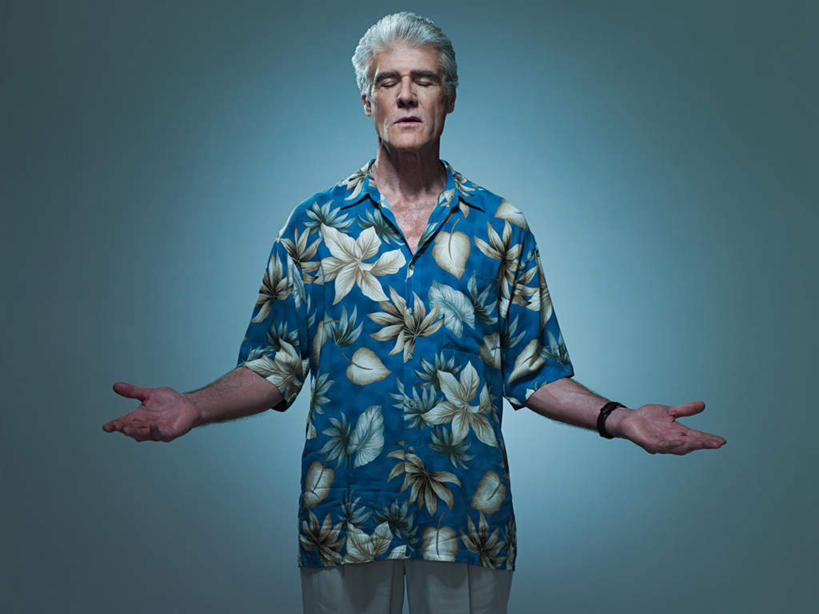 西方人,一个人,站,闭眼,伸展双臂,横图,室内,白天,正面,民族服装,衬衫,欧洲,欧洲人,仅一个男性,仅一个人,服装,时间,时钟,手表,计时,衣服,钟表,站着,仅一个老年男性,表,摄影,服饰,影棚,腕表,衣着,穿着,衣饰,老年男性,男人,男性,白种人,钟,闭眼睛,闭着眼,闭着眼睛,敞开双臂,伸开双臂,展开双肩,站立,张开手臂,张开双臂,半身,彩图,影棚拍摄,衬衣,传统服装,民俗服,拍摄,夏威夷衬衫