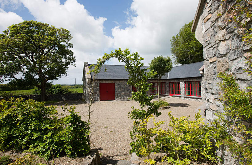 无人,家,横图,室外,白天,正面,旅游,度假,草地,草坪,美景,植物,爱尔兰,欧洲,房屋,屋子,景观,云,云朵,公寓,云彩,娱乐,洋房,楼房,住宅,草,树,树木,蓝色,绿色,白云,蓝天,天空,自然,天,享受,休闲,景色,放松,生长,晴朗,成长,西欧,自然风光,爱尔兰共和国,康诺特省,高威郡,戈尔韦郡,晴空,彩图,房子