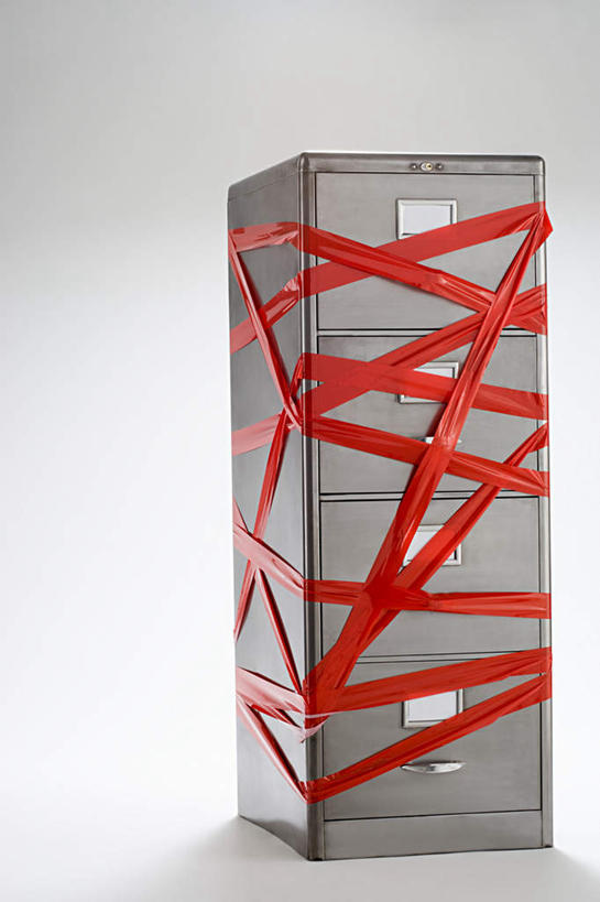 无人,竖图,室内,特写,白天,白色背景,正面,柜子,静物,环绕,缠绕,材料,档案,文件,纸,办公用品,文具,红色,手稿,资料,摄影,影棚,办公设备,文具用品,证明,储存,文档,胶布,纠缠,档案柜,透明胶,文化工具,黏胶,储备,蕴藏,贮备,彩图,影棚拍摄,拍摄,贮存