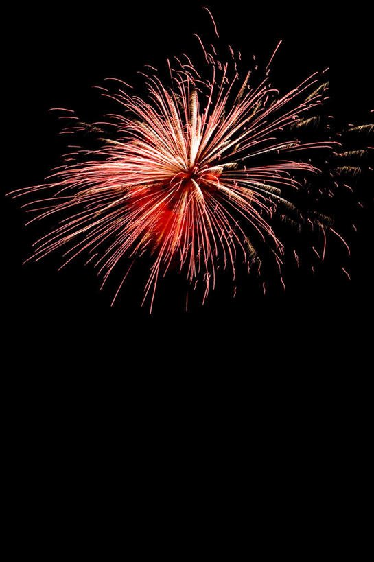 无人,竖图,彩色,室外,夜晚,仰视,旅游,度假,美景,烟火,夜景,阴影,庆祝,反射,影子,景观,娱乐,自然,焰火,享受,休闲,景色,放松,庆贺,壮丽,自然风光,祝贺,礼花,烂漫,花炮,礼花炮,灿艳,绮丽,绚丽,烟花,彩图,低角度拍摄