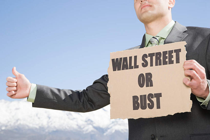 西方人,一个人,商务人士,商务男性,站,横图,室外,特写,白天,正面,衬衫,山,雪,雪山,大雪,欧洲,欧洲人,仅一个男性,仅一个人,阴影,套装,光线,英文,标志,文字,影子,字符,字母,冰,积雪,山峰,雪景,冬季,冬天,山峦,标识,仅一个年轻男性,蓝色,蓝天,天空,阳光,天,手势,站着,寒冷,竖,阻挡,晴朗,翘,英文字母,冰冷,食指,商务装,工薪阶层,万里无云,严寒,阻拦,冰凉,酷寒,凛冽,凛凛,极冷,拦截,男人,男性,年轻男性,白种人,大拇指,白领,上班族,晴空,晴空万里,站立,半身,彩图,衬衣