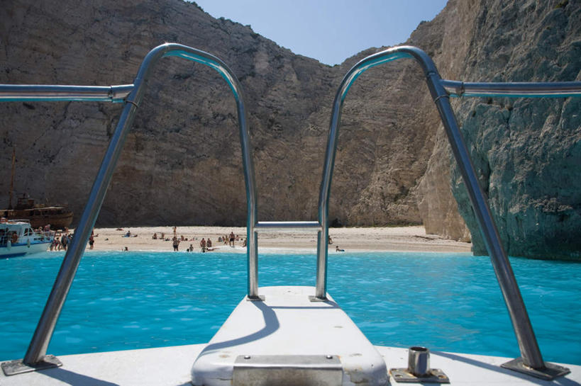 无人,栏杆,横图,室外,白天,正面,旅游,度假,海浪,海洋,石头,美景,沙滩,山,山脉,希腊,欧洲,朦胧,模糊,扶手,沙子,石子,海岸,景观,浪花,山峰,沙地,山峦,娱乐,护栏,蓝色,蓝天,天空,自然,海水,群山,天,享受,休闲,景色,放松,晴朗,自然风光,海景,希腊共和国,万里无云,爱奥尼亚群岛,伊奥尼亚群岛,扎金索斯,扎金索斯岛,大海,风浪,海,海水的波动,海滩,近岸浪,石块,岩石,涌浪,晴空,晴空万里,彩图