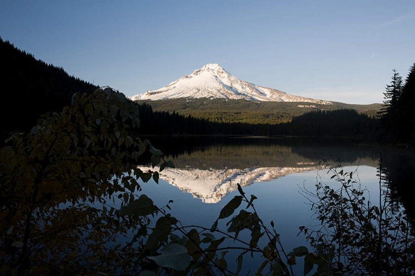 无人,公园,横图,室外,白天,正面,旅游,度假,草地,草坪,湖,湖泊,美景,山,水,雪,雪山,植物,大雪,美国,阴影,波纹,光线,影子,冰,湖面,积雪,景观,山峰,水流,水面,雪景,冬季,冬天,涟漪,山峦,娱乐,草,树,树木,蓝色,绿色,倒影,蓝天,水纹,天空,阳光,自然,波浪,湖水,天,享受,休闲,景色,放松,寒冷,生长,晴朗,成长,冰冷,倒映,北美,北美洲,国家公园,自然风光,美洲,俄勒冈州,万里无云,俄勒冈,水晕,北亚美利加洲,亚美利加洲,严寒,冰凉,酷寒,凛冽,凛凛,极冷,落日之州,水獭之州,海狸州,反照,国家森林公园,胡德山,胡德山国家森林公园,晴空,晴空万里,彩图