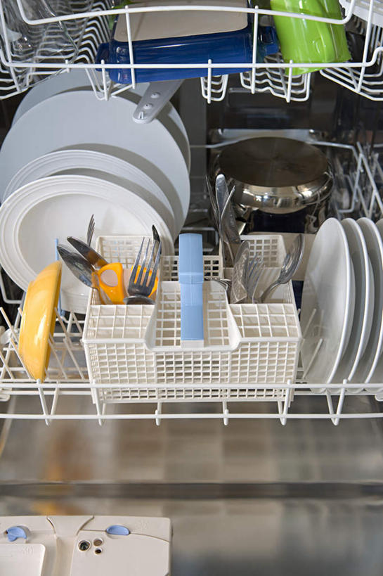 无人,竖图,俯视,室内,特写,白天,烹饪,静物,餐具,厨具,金属制品,许多,阴影,反射,金属,电器,碟子,锅子,盘,影子,塑料,厨房用品,锅,架子,黄色,盘子,容器,塑料制品,碟,碗,锅具,储藏,家电,家用电器,洗碗机,储存,烹饪用具,烹调用具,烹调,清洗,洗涤,彩图,高角度拍摄,贮存