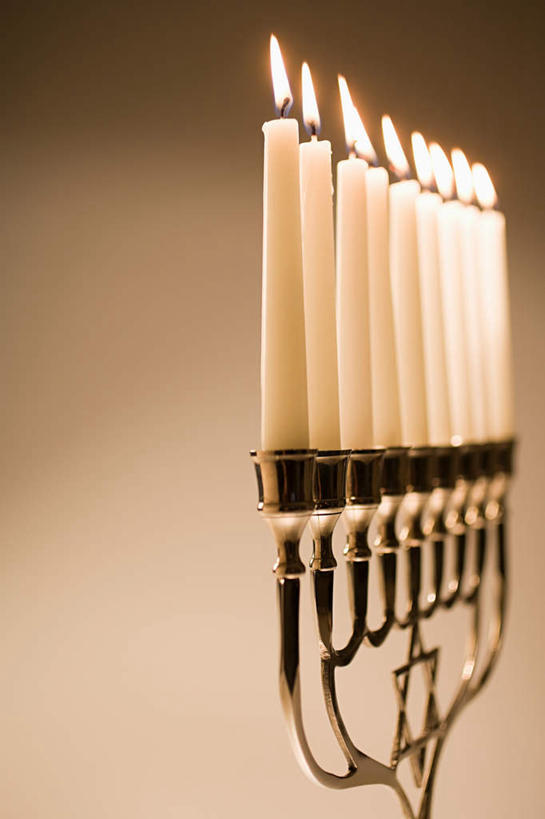 无人,竖图,室内,特写,白天,正面,静物,蜡烛,一排,阴影,整齐,光线,火焰,影子,烛光,烛台,燃烧,排列,白色,点燃,摄影,影棚,队列,犹太教灯台,犹太教九灯烛台,再献圣殿节灯台,彩图,影棚拍摄,拍摄