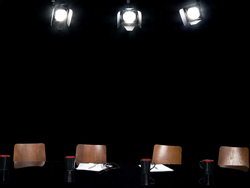 咖啡,无人,横图,室内,白天,正面,幸福,桌面,桌子,杯子,椅子,照明,一排,阴影,整齐,反射,木制,材料,瓷器,档案,文件,影子,纸,木椅,灯光,咖啡杯,陶瓷制品,娱乐,灯,饮料,排列,木制品,手稿,资料,灯具,享受,休闲,温馨,放松,乐趣,聚光灯,证明,照亮,提神,演播室,舒适,照明设备,队列,文档,瓷杯,醒脑,软饮料,彩图