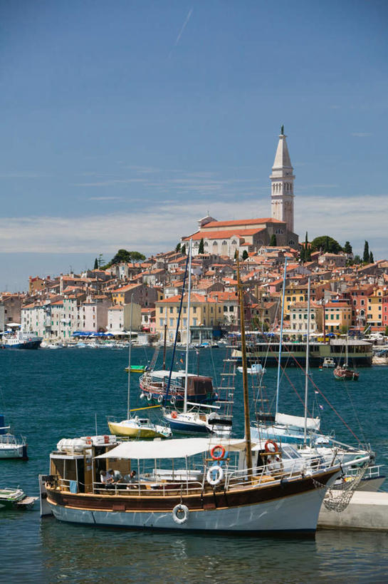 无人,家,竖图,室外,白天,正面,度假,海浪,海洋,美景,城市风光,城市,轮船,船,欧洲,克罗地亚,许多,波纹,时间,时钟,房屋,屋子,景观,浪花,公寓,钟楼,涟漪,计时,娱乐,洋房,楼房,住宅,蓝色,蓝天,水纹,天空,海水,钟表,交通工具,波浪,天,享受,休闲,表,景色,放松,晴朗,载具,海景,万里无云,水晕,塔钟,克罗地亚共和国,罗维尼,伊斯特利亚省,伊斯特利亚,钟,大海,风浪,海,海水的波动,近岸浪,涌浪,晴空,晴空万里,彩图,房子