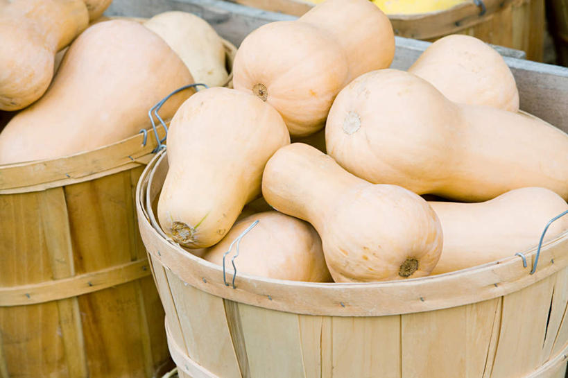 无人,横图,俯视,室内,特写,白天,蔬菜,一堆,许多,阴影,堆叠,堆积,朦胧,模糊,新鲜,反射,木桶,桶,影子,食品,食物,两个,容器,有机食品,绿色食品,储藏,堆,储存,笋瓜,北瓜,大洋瓜,东南瓜,彩图,高角度拍摄,贮存