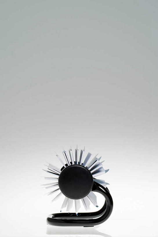 无人,竖图,室内,特写,白天,白色背景,正面,桌面,桌子,静物,木制,一个,黑色,木制品,摄影,影棚,单个,菜单叉,传票叉,单插,单据叉,单据插,票叉,票插,票据叉,纸插,彩图,影棚拍摄,拍摄