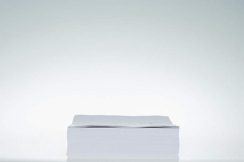 无人,横图,室内,特写,白天,白色背景,正面,桌面,桌子,静物,一堆,堆叠,堆积,整齐,木制,材料,档案,文件,纸,木制品,手稿,资料,摄影,影棚,整洁,堆,证明,文档,参差,划一,彩图,影棚拍摄,拍摄