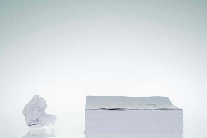 无人,横图,室内,特写,白天,白色背景,正面,桌面,桌子,静物,一堆,堆叠,堆积,整齐,木制,材料,档案,文件,纸,木制品,手稿,资料,摄影,影棚,整洁,堆,证明,文档,参差,划一,彩图,影棚拍摄,拍摄