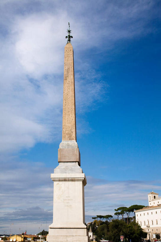 无人,竖图,室外,白天,仰视,旅游,度假,名胜古迹,植物,标志建筑,地标,建筑,西班牙,欧洲,遗迹,云,云朵,首都,云彩,古迹,文物,娱乐,建设,古建筑,西班牙广场,树,树木,蓝色,绿色,白云,蓝天,天空,自然,天,享受,休闲,马德里,旅游胜地,放松,生长,晴朗,成长,方尖碑,南欧,古文明,西班牙王国,马德里自治区,晴空,彩图,低角度拍摄