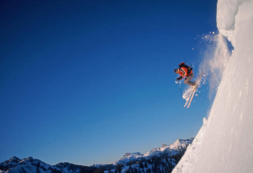 西方人,一个人,站,横图,室外,白天,仰视,锻炼,旅游,度假,运动,美景,山,山脉,雪,雪山,大雪,欧洲,华盛顿,美国,欧洲人,仅一个男性,仅一个人,仅一个中年男性,阴影,飞溅,服装,溅,光线,工具,器材,影子,冰,积雪,景观,山峰,雪景,冬季,冬天,山峦,娱乐,运动器械,衣服,蓝色,蓝天,天空,阳光,自然,群山,天,站着,享受,休闲,器械,健身器械,景色,放松,寒冷,服饰,晴朗,拐杖,滑雪杖,冰冷,北美,北美洲,衣着,穿着,喷洒,自然风光,室外运动,美洲,健身器材,户外运动,滑雪装备,华盛顿州,万里无云,常绿之州,常青州,北亚美利加洲,亚美利加洲,严寒,辅助设备,冰凉,酷寒,凛冽,凛凛,极冷,喀斯喀特山脉,北喀斯喀特山国家公园,北卡斯卡德山国家公园,北喀斯开国家公园,衣饰,北瀑布国家公园,男人,男性,中年男性,白种人,晴空,晴空万里,站立,彩图,低角度拍摄,全身,健身,运动器材