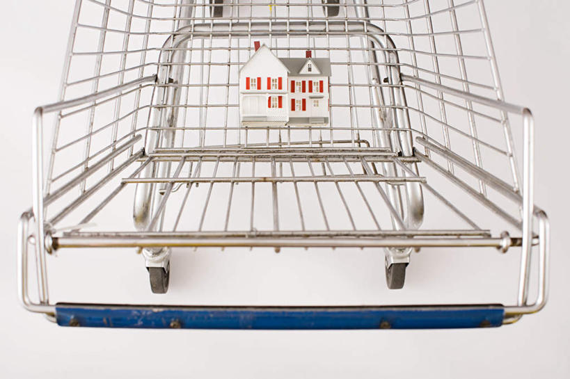 无人,横图,俯视,室内,特写,白天,白色背景,静物,购物车,一辆,阴影,反射,英文,标志,文字,影子,字符,字母,标识,车,手推车,摄影,影棚,英文字母,便利,存放,载具,快捷,方便,寄存,寄放,暂存,彩图,高角度拍摄,影棚拍摄,拍摄