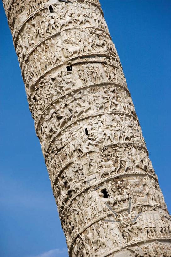 无人,竖图,室外,白天,仰视,旅游,度假,石头,名胜古迹,标志建筑,地标,建筑,雕塑,意大利,欧洲,罗马,阴影,遗迹,艺术,装饰,光线,雕刻,雕像,石子,影子,柱子,首都,古迹,文物,娱乐,建设,古建筑,蓝色,蓝天,天空,阳光,工艺品,天,享受,休闲,旅游胜地,放松,晴朗,纪念,美术,南欧,主题,陈列,古文明,万里无云,意大利共和国,功能,美学,石块,岩石,晴空,晴空万里,彩图,低角度拍摄