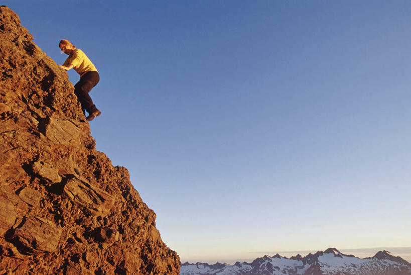 西方人,一个人,攀登,横图,室外,白天,仰视,运动服,锻炼,旅游,度假,探险,运动,攀岩,石头,山,雪,雪山,大雪,欧洲,美国,欧洲人,仅一个女性,仅一个人,握,阴影,服装,光线,石子,影子,冰,积雪,山峰,雪景,冬季,冬天,山峦,首都,注视,娱乐,极限运动,衣服,蓝色,蓝天,天空,阳光,天,观察,看,仅一个中年女性,享受,休闲,爬,放松,寒冷,握着,服饰,晴朗,观看,察看,冰冷,北美,北美洲,衣着,穿着,关注,室外运动,美洲,户外运动,华盛顿特区,万里无云,华盛顿哥伦比亚特区,华府,北亚美利加洲,亚美利加洲,严寒,冰凉,酷寒,凛冽,凛凛,极冷,衣饰,贝克山.斯诺夸尔米国家森林公园,冒险,体育,女人,女性,中年女性,白种人,石块,岩石,晴空,晴空万里,登山,攀爬,彩图,低角度拍摄,全身,健身,运动装