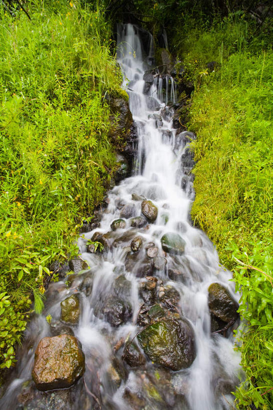 无人,竖图,俯视,室外,白天,长时间曝光,旅游,度假,草地,草坪,河流,石头,美景,山,山脉,水,植物,美国,飞溅,溅,石子,液体,河水,景观,山峰,水滴,水流,山峦,娱乐,水珠,草,绿色,小溪,自然,群山,溪水,享受,休闲,景色,放松,北美,北美洲,喷洒,自然风光,美洲,曝光,俄勒冈州,俄勒冈,北亚美利加洲,亚美利加洲,落日之州,水獭之州,海狸州,暴光,胡德山,石块,岩石,彩图,高角度拍摄