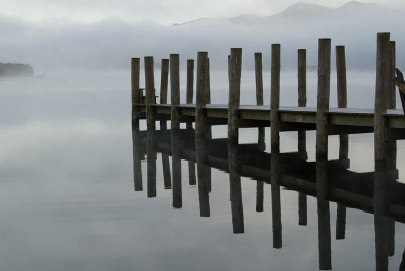 无人,码头,横图,室外,白天,正面,旅游,度假,湖,湖泊,美景,水,雾,港口,英国,欧洲,朦胧,模糊,湖面,景观,水流,水面,娱乐,自然,湖水,享受,休闲,木桩,景色,放松,迷雾,西欧,自然风光,大不列颠,威尔士,大不列颠及北爱尔兰联合王国,大不列颠联合王国,日不落英帝国,威尔士公国,格温内思郡,坎布里亚山脉,大雾,彩图,摆渡口,埠头,渡口,渡头,港湾,海港,货运码头,口岸,商港