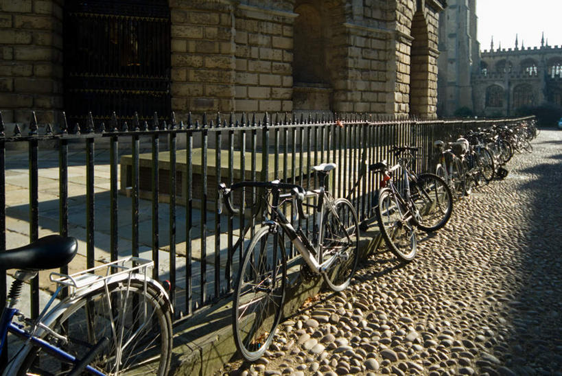 无人,家,栏杆,横图,室外,白天,正面,度假,美景,城市风光,城市,自行车,英国,欧洲,一排,许多,朦胧,模糊,整齐,栅栏,房屋,屋子,景观,篱笆,公寓,围栏,娱乐,洋房,护栏,楼房,住宅,车,脚踏车,排列,天空,交通工具,天,享受,休闲,景色,放松,晴朗,西欧,队列,载具,大不列颠,牛津,世界文化遗产,大不列颠及北爱尔兰联合王国,万里无云,大不列颠联合王国,日不落英帝国,牛津市,晴空,晴空万里,彩图,房子