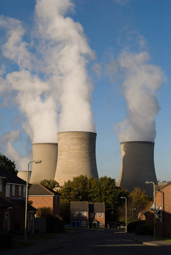 无人,家,工厂,竖图,室外,白天,仰视,度假,烟囱,美景,城市风光,城市,英国,欧洲,房屋,屋子,景观,烟雾,娱乐,楼房,住宅,蓝色,蓝天,天空,天,享受,休闲,发电站,景色,放松,晴朗,污染,西欧,大不列颠,牛津,世界文化遗产,大不列颠及北爱尔兰联合王国,万里无云,传染,大不列颠联合王国,日不落英帝国,牛津市,晴空,晴空万里,彩图,低角度拍摄,房子,工地,制造厂