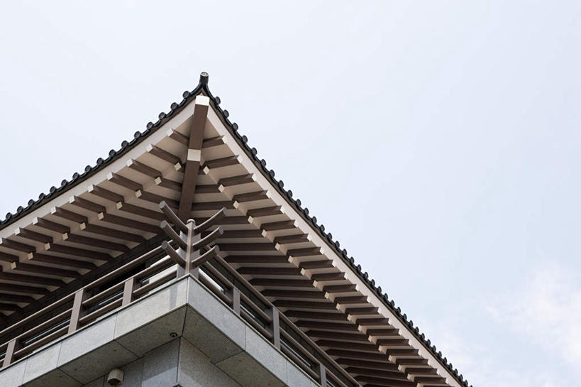 无人,家,栏杆,横图,室外,白天,仰视,度假,美景,城市风光,城市,建筑,神奈川,日本,亚洲,阴影,光线,瓦片,影子,房屋,屋顶,屋子,景观,围栏,神奈川县,顶棚,瓦,娱乐,护栏,楼房,住宅,蓝色,蓝天,天空,阳光,天,享受,休闲,景色,放松,建造,晴朗,东亚,屋瓦,本州,万里无云,关东地方,本州岛,日本国,藤泽,藤泽市,晴空,晴空万里,彩图,低角度拍摄,房子