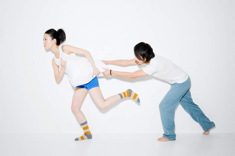 东方人,两个人,跑,拉,横图,室内,白天,白色背景,侧面,爱情,游戏,运动,靠垫,亚洲,服装,靠枕,浪漫,玩,注视,休闲装,黄种人,娱乐,袜子,一个,衣服,白色,垫子,枕头,观察,看,休闲,温暖,温馨,休闲服,恩爱,抢夺,恋人,摄影,服饰,影棚,单个,观看,活动,和睦,察看,发泄,关注,消遣,智力,宣泄,劫掠,掠取,男人,男性,年轻男性,年轻女性,女人,女性,亚洲人,情侣,跑步,玩耍,嬉戏,彩图,全身,影棚拍摄,拍摄,伴侣,融洽