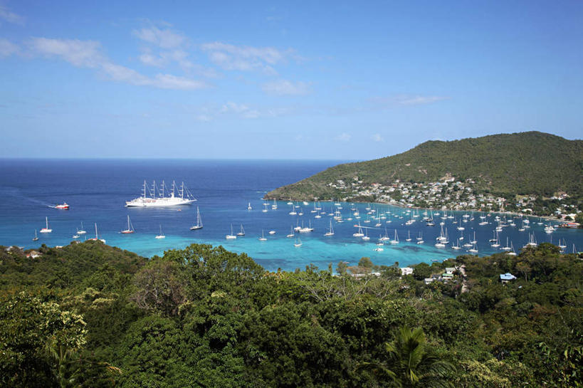 无人,横图,室外,白天,正面,旅游,度假,海浪,海洋,石头,美景,森林,沙滩,山,山脉,树林,植物,轮船,船,阴影,光线,沙子,石子,影子,海岸,景观,浪花,山顶,山峰,水平线,云,云朵,辽阔,海平线,沙地,山峦,云彩,娱乐,树,树木,蓝色,绿色,白云,蓝天,天空,阳光,自然,海水,交通工具,群山,天,享受,休闲,广阔,景色,南美,放松,生长,晴朗,成长,一望无际,南美洲,西印度群岛,拉丁美洲,自然风光,载具,美洲,海景,沉积岩,亚美利加洲,南亚美利加洲,无边无际,一马平川,颠峰,极峰,水成岩,格林纳丁斯,圣文森特,大海,风浪,海,海水的波动,海滩,近岸浪,石块,岩石,涌浪,晴空,彩图,水天相接,水天一线