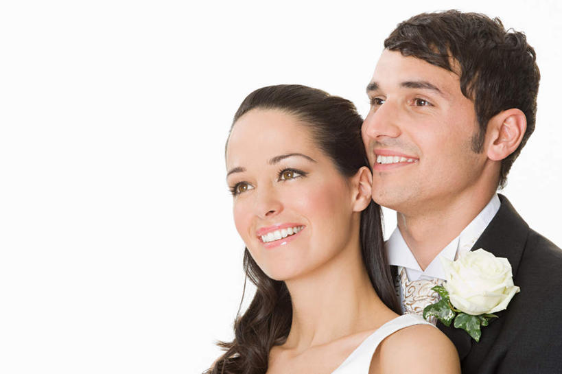 西方人,脸,头,脸颊,两个人,家庭,夫妻,新娘,新郎,站,笑,微笑,露齿笑,横图,室内,特写,白天,白色背景,正面,婚纱,西装,爱情,婚礼,快乐,幸福,纯洁,热情,玫瑰,欧洲,欧洲人,套装,正装,庆祝,盛开,玫瑰花,结婚,浪漫,花蕾,依偎,注视,职业装,肩膀,花,花瓣,花朵,鲜花,一朵,白色,花苞,花蕊,观察,看,靠,靠着,倚靠,站着,温暖,温馨,喜庆,一家人,恩爱,恋人,摄影,影棚,观看,纪念,和睦,察看,倚着,关注,感动,依附,依赖,投靠,尊敬,天真,刺玫花,徘徊花,男人,男性,年轻男性,年轻女性,女人,女性,白种人,年轻人,头部,脸部,脸蛋,面部,夫妇,情侣,站立,半身,彩图,影棚拍摄,婚礼服,礼服,高兴,拍摄,伴侣,融洽