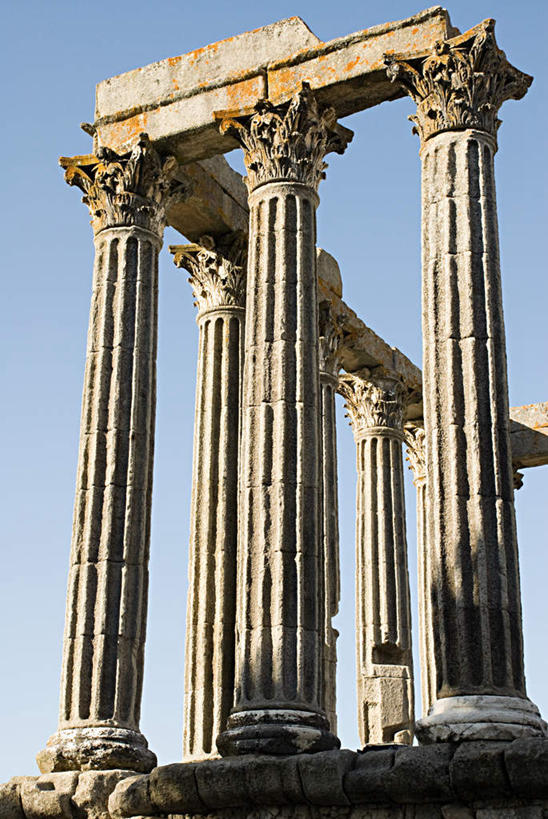 无人,竖图,室外,白天,仰视,旅游,度假,石头,名胜古迹,标志建筑,地标,建筑,葡萄牙,欧洲,一排,阴影,遗迹,整齐,光线,石子,影子,柱子,古迹,文物,娱乐,建设,古建筑,废墟,排列,蓝色,蓝天,天空,阳光,天,享受,休闲,旅游胜地,放松,晴朗,队列,南欧,古文明,万里无云,首府,葡萄牙共和国,埃武拉,埃武拉区,石块,岩石,晴空,晴空万里,彩图,低角度拍摄