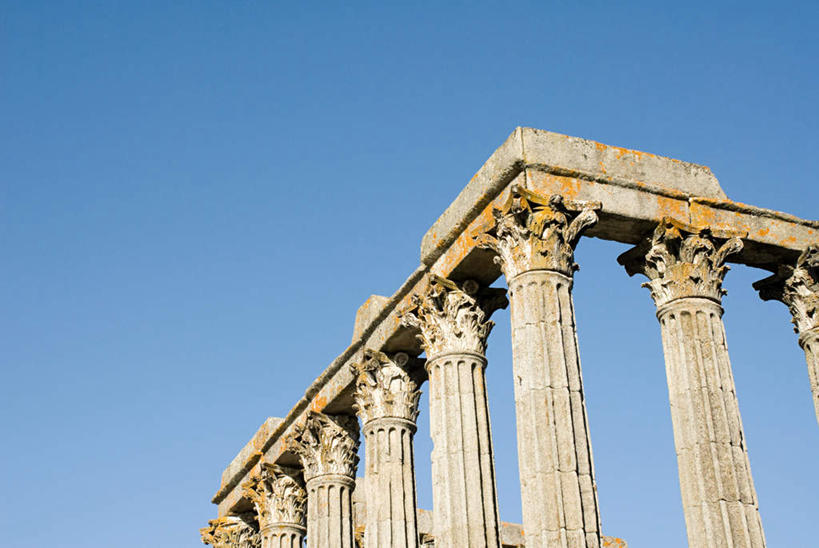 无人,横图,室外,白天,仰视,旅游,度假,石头,名胜古迹,标志建筑,地标,建筑,葡萄牙,欧洲,一排,阴影,遗迹,整齐,光线,石子,影子,柱子,古迹,文物,娱乐,建设,古建筑,废墟,排列,蓝色,蓝天,天空,阳光,天,享受,休闲,旅游胜地,放松,晴朗,队列,南欧,古文明,万里无云,首府,葡萄牙共和国,埃武拉,埃武拉区,石块,岩石,晴空,晴空万里,彩图,低角度拍摄