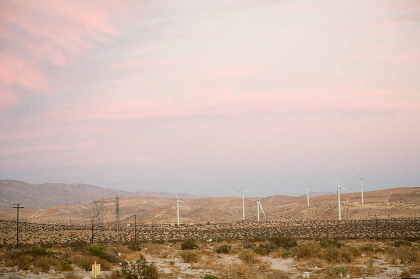 无人,横图,室外,白天,正面,旅游,度假,农业,风能,风力发电机,美景,日落,植物,风车,墨西哥,美国,环保,枯萎,电力,景观,晚霞,霞光,落日,枯草,娱乐,设备,草,黄色,自然,黄昏,享受,休闲,发电,机械,景色,彩霞,放松,工业,能源,资源,亚利桑那,北美,北美洲,风力机,加利福尼亚,自然风光,美洲,利用,低碳,亚利桑那州,加州,加利福尼亚州,大峡谷之州,金州,黄金州,北亚美利加洲,亚美利加洲,墨西哥合众国,仙人掌王国,索诺拉,索诺拉州,吉拉沙漠,索诺拉沙漠,索诺兰沙漠,夕照,科罗拉多沙漠,科切拉谷地,风力发电,夕阳,彩图,斜阳