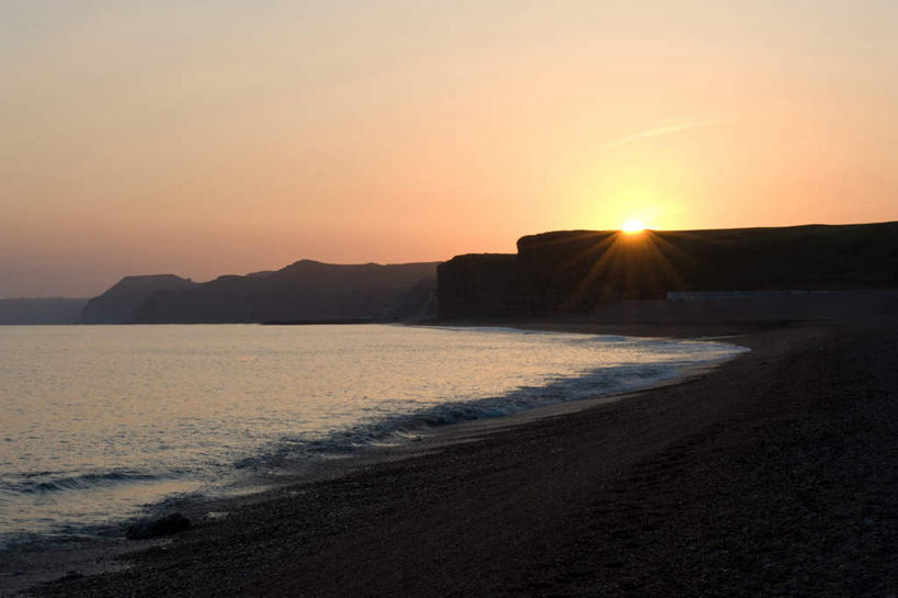 无人,横图,室外,白天,正面,旅游,度假,海浪,海洋,美景,日落,沙滩,山,山脉,英国,欧洲,阴影,光线,沙子,影子,海岸,景观,浪花,山峰,晚霞,霞光,落日,沙地,山峦,娱乐,阳光,自然,海水,黄昏,群山,享受,休闲,景色,彩霞,放松,西欧,自然风光,大不列颠,海景,多塞特郡,大不列颠及北爱尔兰联合王国,大不列颠联合王国,日不落英帝国,夕照,多塞特,伯恩茅斯,大海,风浪,海,海水的波动,海滩,近岸浪,涌浪,夕阳,彩图,斜阳