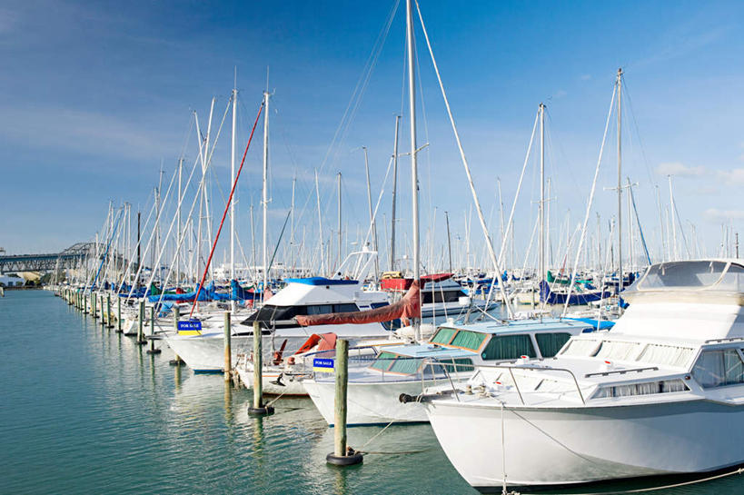 无人,码头,横图,室外,白天,正面,旅游,度假,海浪,海洋,港口,船,新西兰,一排,停靠,阴影,整齐,并列,并排,光线,影子,浪花,云,云朵,游艇,云彩,娱乐,排列,蓝色,白云,倒影,蓝天,天空,阳光,海水,交通工具,天,享受,休闲,放松,晴朗,倒映,队列,停泊,载具,大洋洲,平行,海景,奥克兰,纽西兰,长白云之乡,反照,奥克兰区,奥克兰市,风帆之都,大海,风浪,海,海水的波动,近岸浪,涌浪,晴空,彩图,摆渡口,埠头,渡口,渡头,港湾,海港,货运码头,口岸,商港