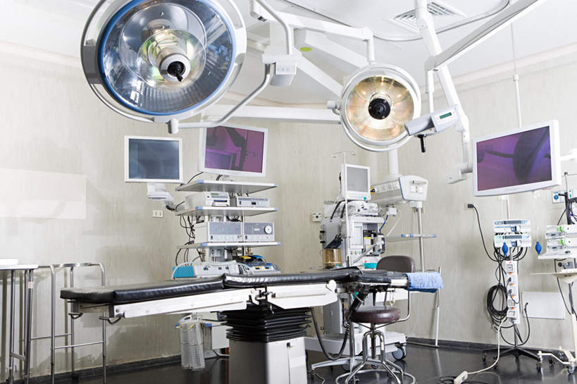 无人,医院,横图,室内,白天,正面,显示器,照明,屏幕,墙,灯光,显示屏,墙壁,墙面,灯,灯具,照亮,手术室,照明设备,手术台,输出设备,医疗机构,彩图,病院,诊所