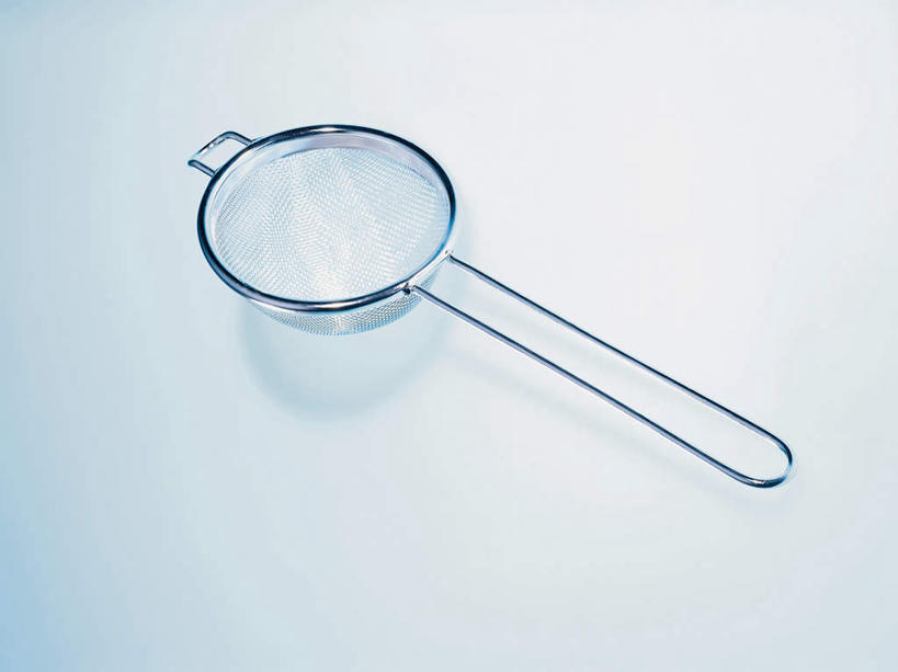 无人,横图,俯视,室内,特写,白天,白色背景,静物,厨具,金属制品,阴影,朦胧,模糊,反射,金属,滤器,影子,勺子,一个,摄影,影棚,单个,漏勺,彩图,高角度拍摄,影棚拍摄,拍摄,调理用具