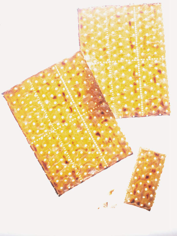 点心,无人,竖图,俯视,室内,特写,白天,白色背景,三块,阴影,朦胧,模糊,反射,影子,食品,食物,黄色,饼干,零食,摄影,影棚,彩图,高角度拍摄,影棚拍摄,拍摄