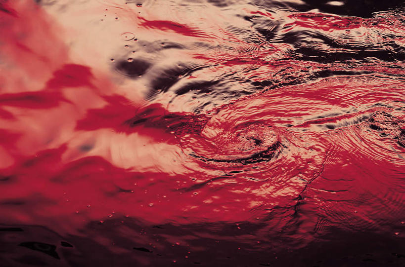 无人,横图,俯视,室内,特写,白天,水,阴影,波纹,飞溅,红色背景,溅,透明,反射,螺旋,液体,影子,气泡,水滴,涟漪,漩涡,水泡,水珠,水纹,泡泡,波浪,摄影,影棚,旋涡,圆弧,喷洒,水晕,彩图,高角度拍摄,影棚拍摄,拍摄